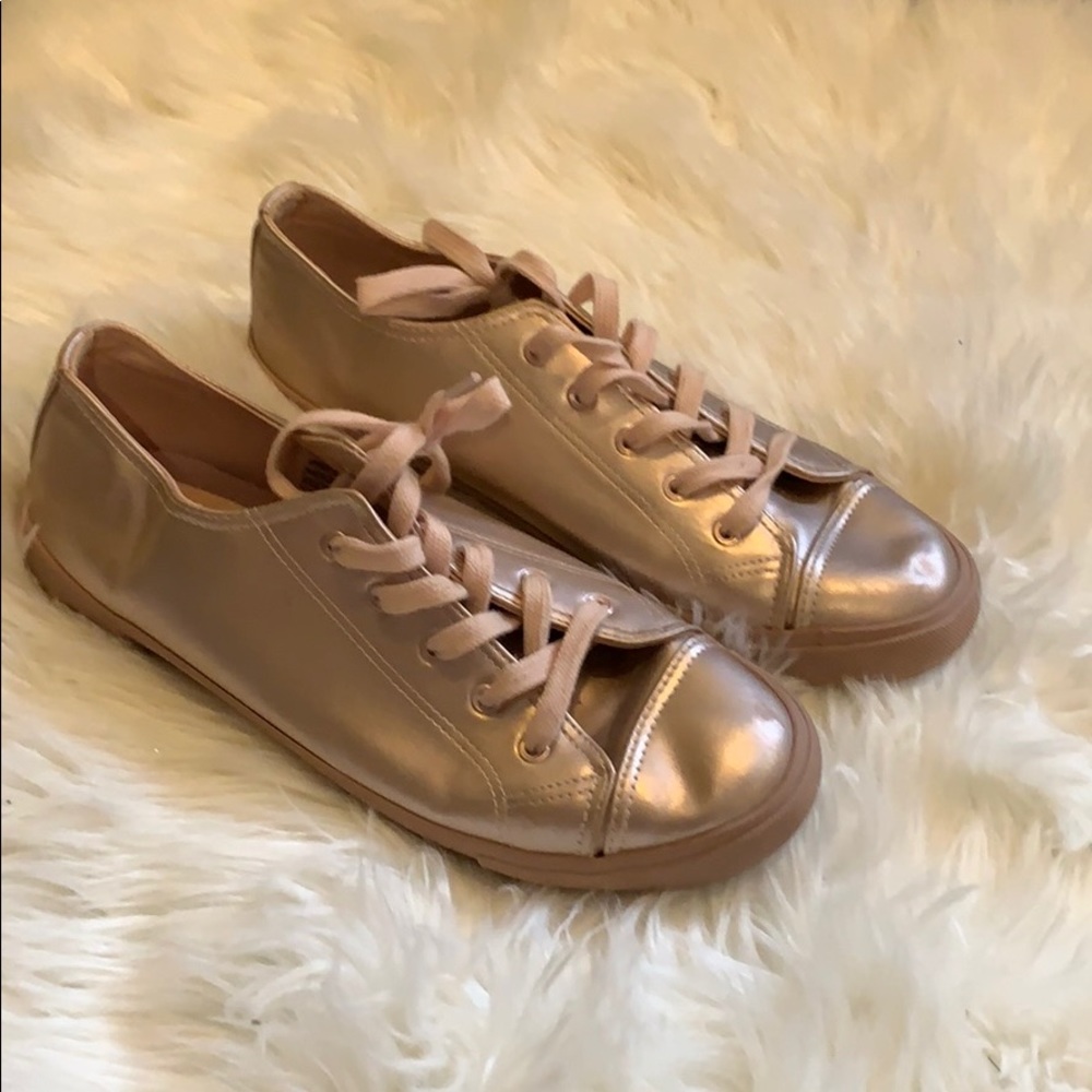 Justfab converse like sneaker